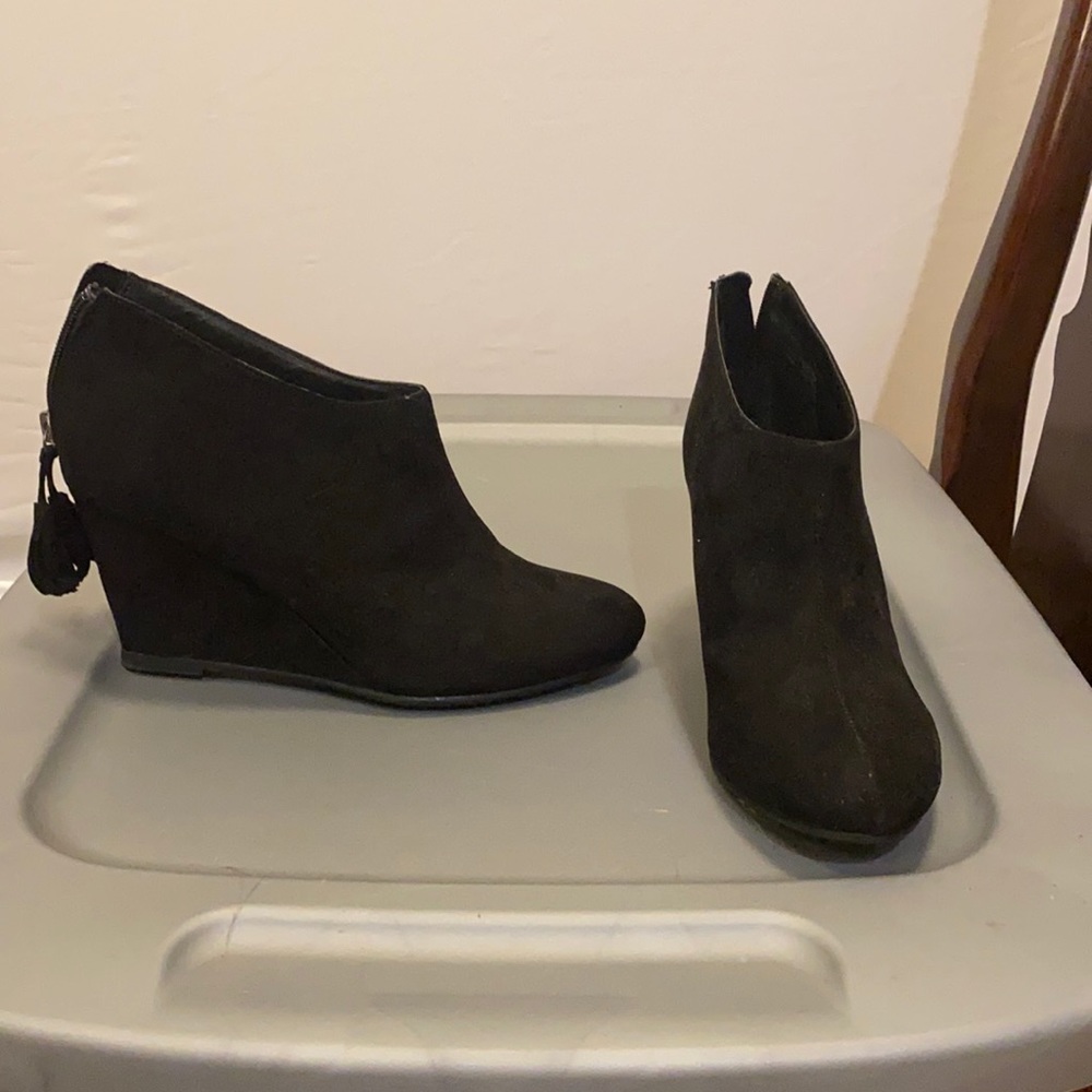 Black shoe